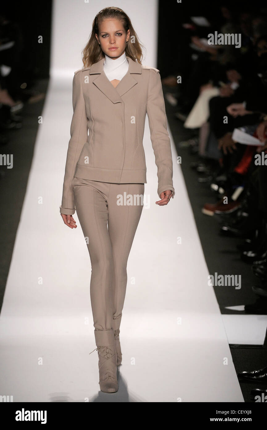 Narciso Rodriguez New York Ready to Wear Autumn Winter Oyster colour  trouser suit with slim trousers and ankle boots Stock Photo - Alamy