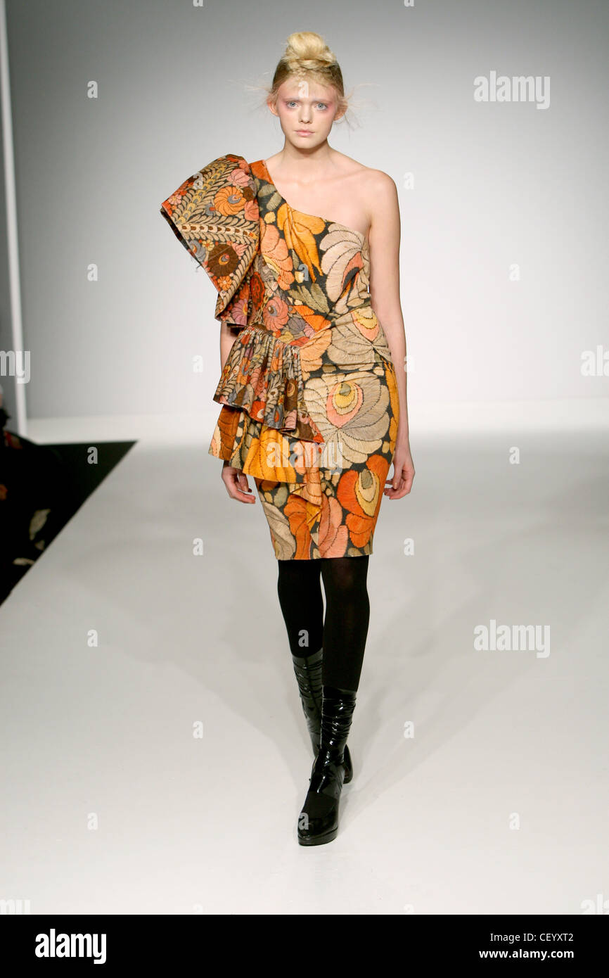 Avsh Alom Gur London Ready to Wear Autumn Winter Ethnic style floral print single shoulder dress Stock Photo