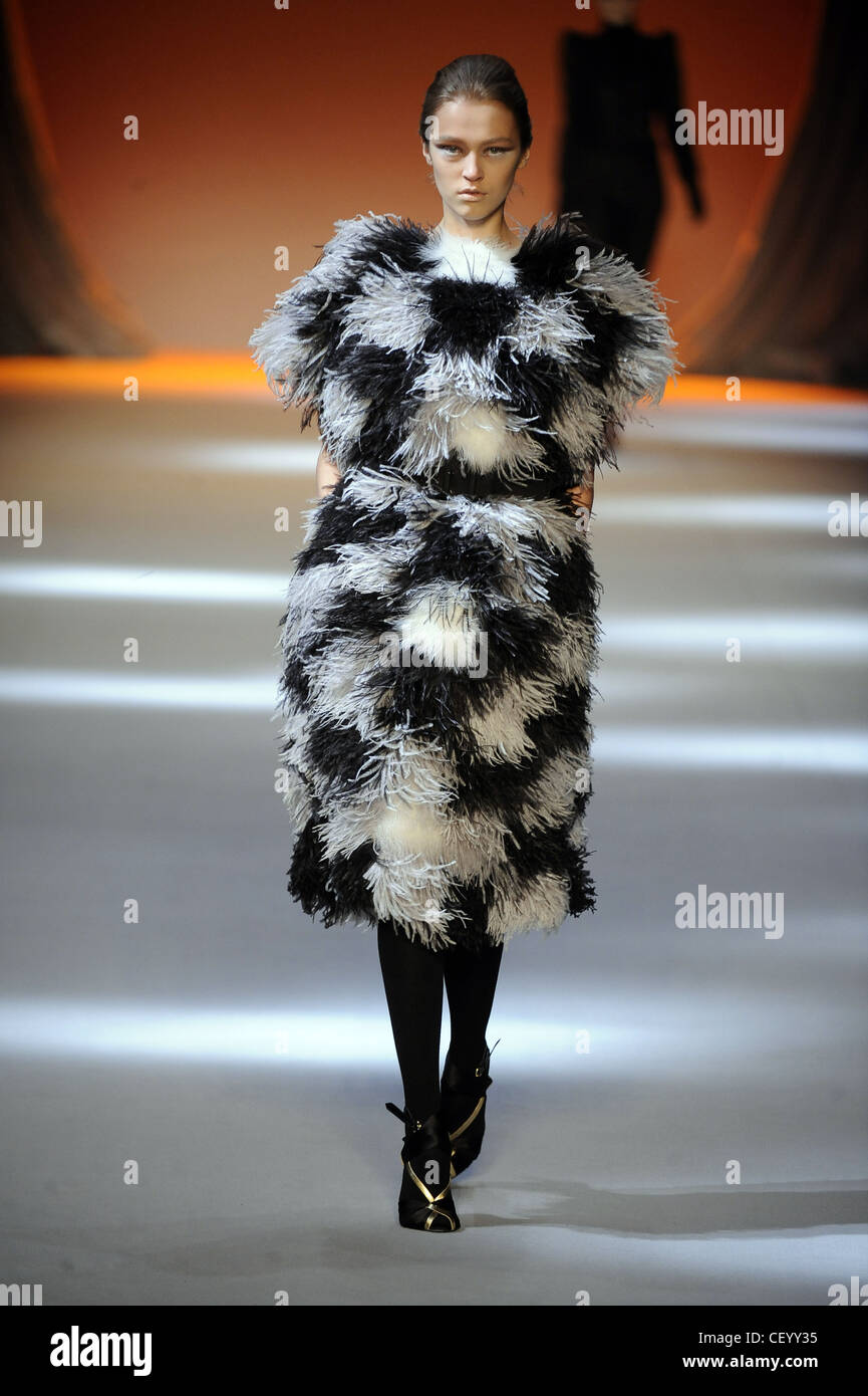 Giambattista valli ostrich feather dress hotsell