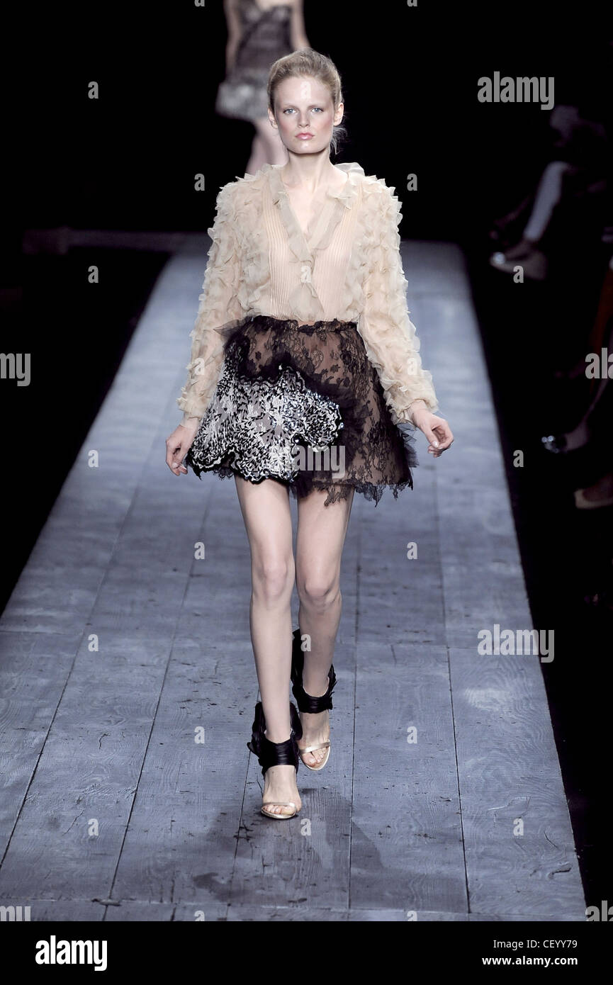 Valentino black lace hot sale skirt