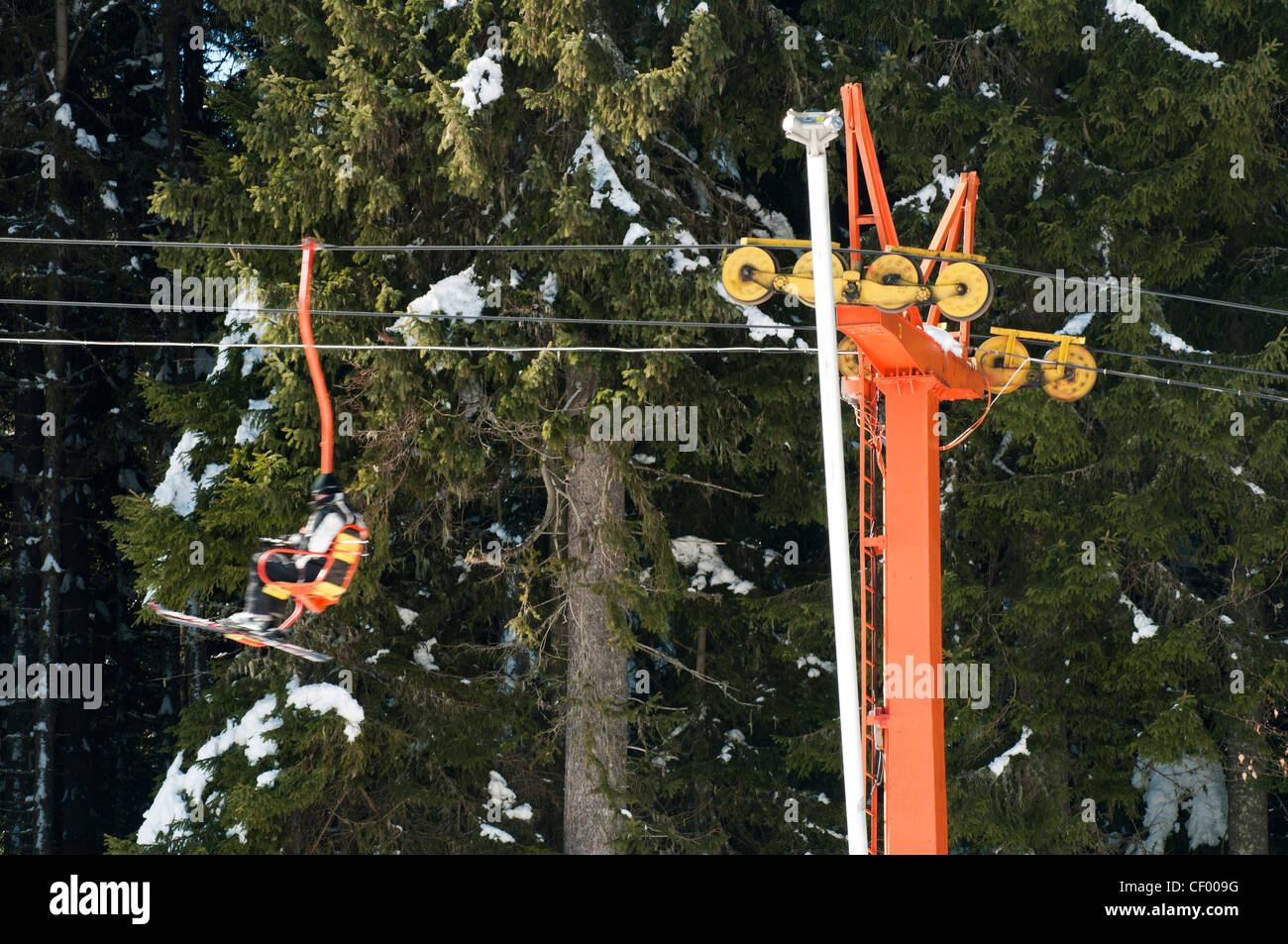 Ski lift and skiers Stock Photo - Alamy