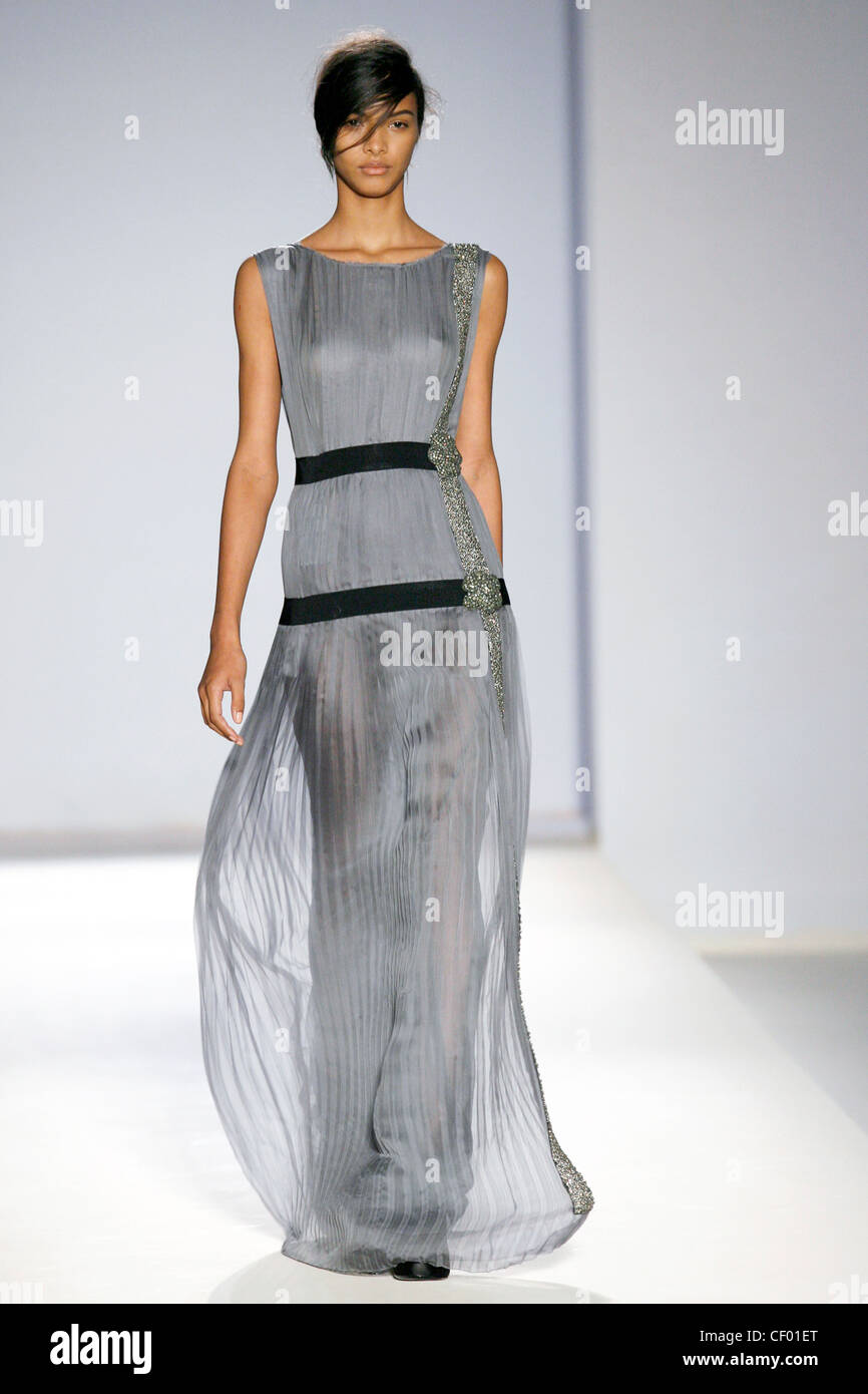 Grey pleated dress hi-res stock photography and images - Alamy