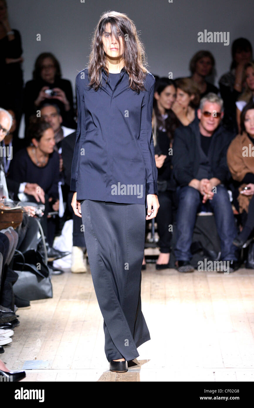 Maison Martin Margiela Paris Ready to Wear Spring Summer 2011 Stock ...