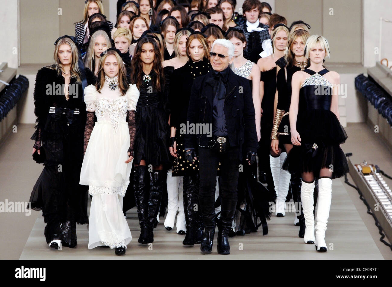 Chanel Ready to Wear Paris A W Entire group of Chanel models wearing black  and white outfits following Karl Largerfeld down Stock Photo - Alamy