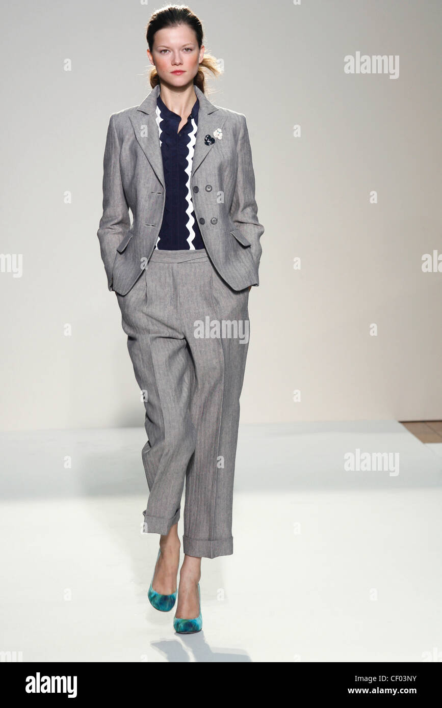 Nicole Farhi London Ready to Wear Spring Summer Grey trouser suit, and ...