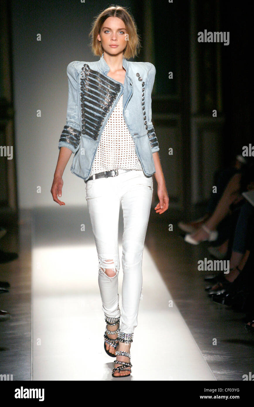 Balmain Paris Ready to Wear Spring Summer Model wearing tight white jeans,  a white top square holes, narrow silver belt Stock Photo - Alamy