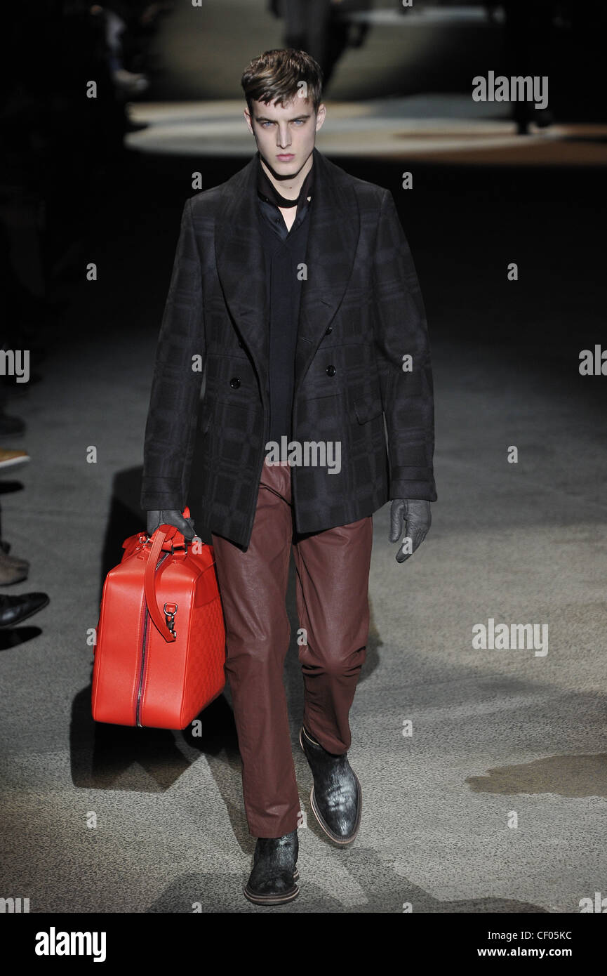 Louis Vuitton, Fall Winter 2011/2012 Full Show