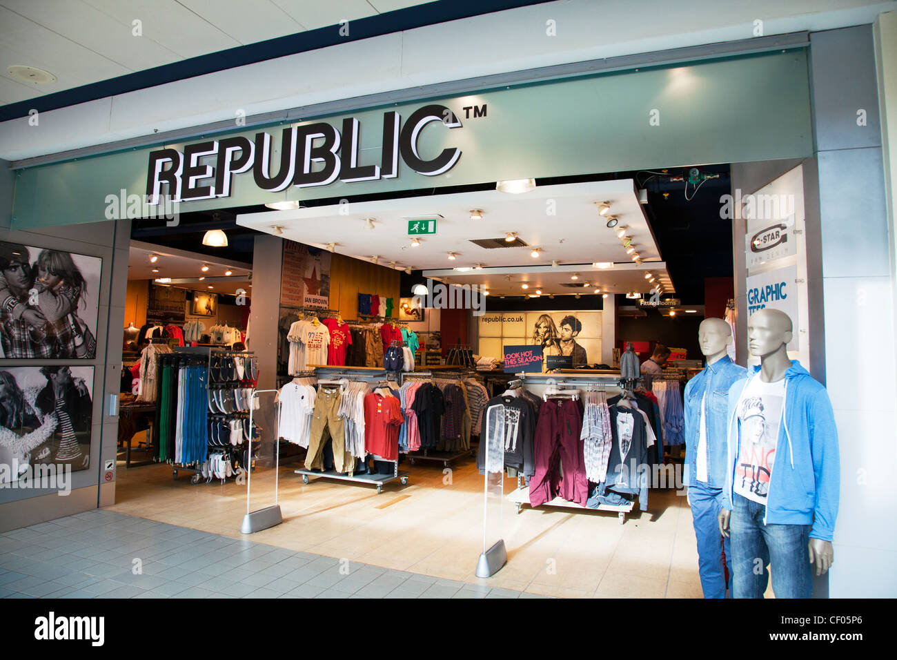 Grimsby Town, North Lincolnshire, England republic clothes shop inside Fresney place shopping centre with Stock Photo