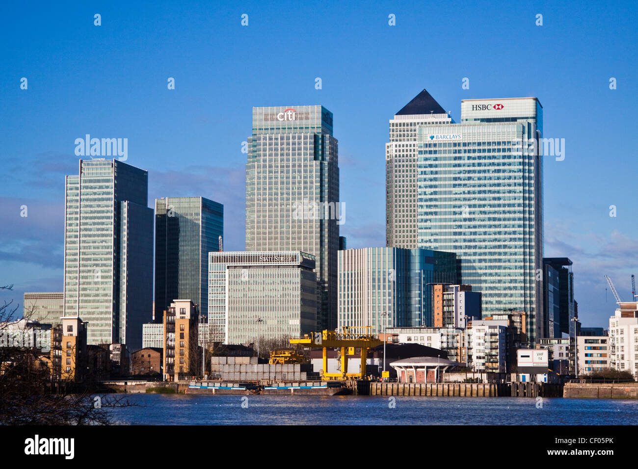 Canary wharf skyline hi-res stock photography and images - Alamy