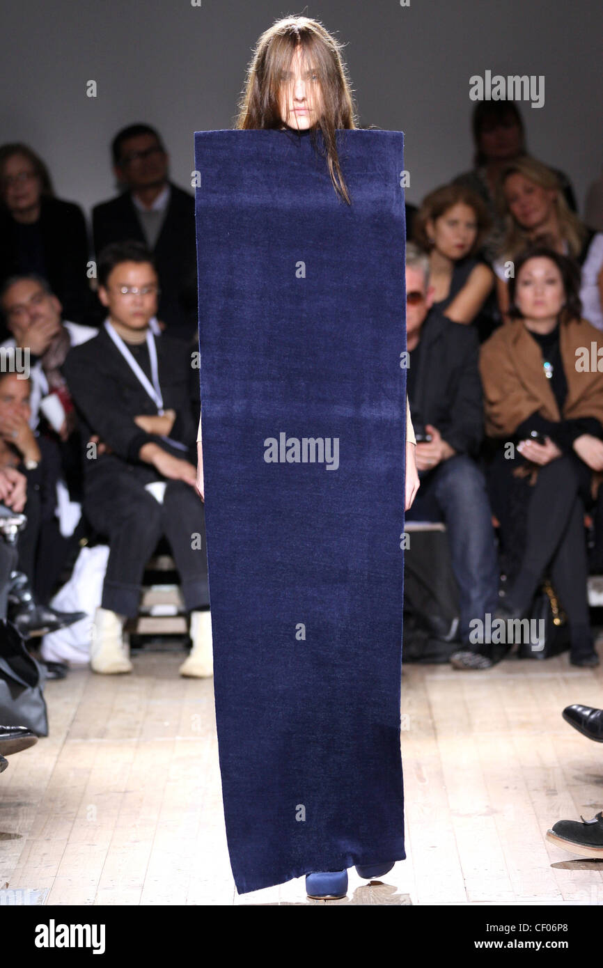 Maison Martin Margiela Paris Ready to Wear Spring Summer 2011 Stock ...