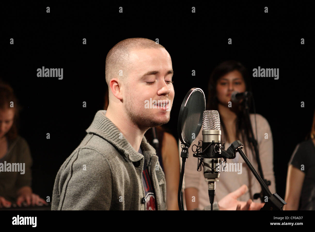 Singer, songwriter Maverick Sabre performs 'I need' for students at the Norton College, Sheffield. Stock Photo