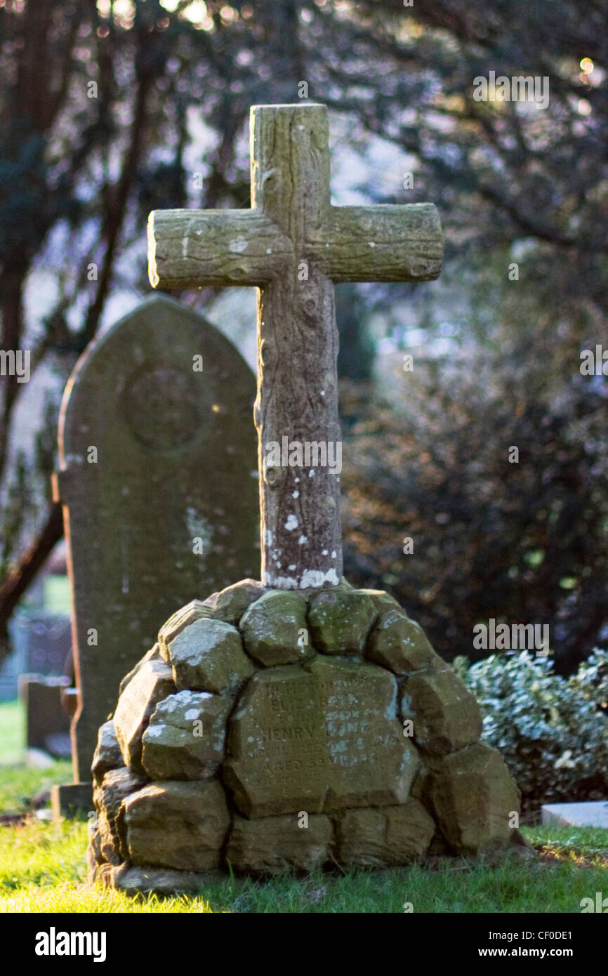 decorative statues, Tombs and gravestones in a cemetery Stock Photo Alamy