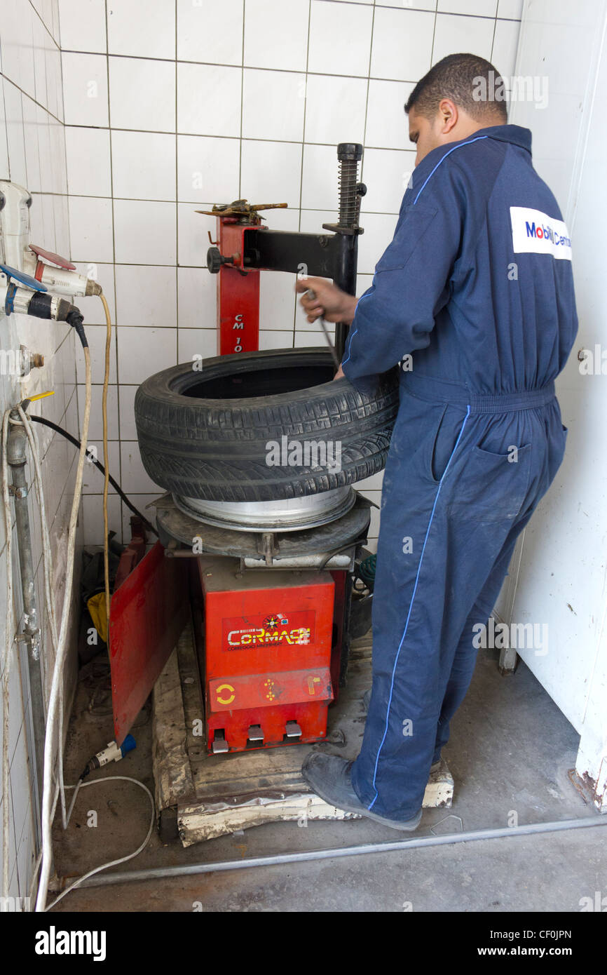 mechanic fitting new tyre on wheel, Mobile garage, Maadi, Cairo, Egypt Stock Photo