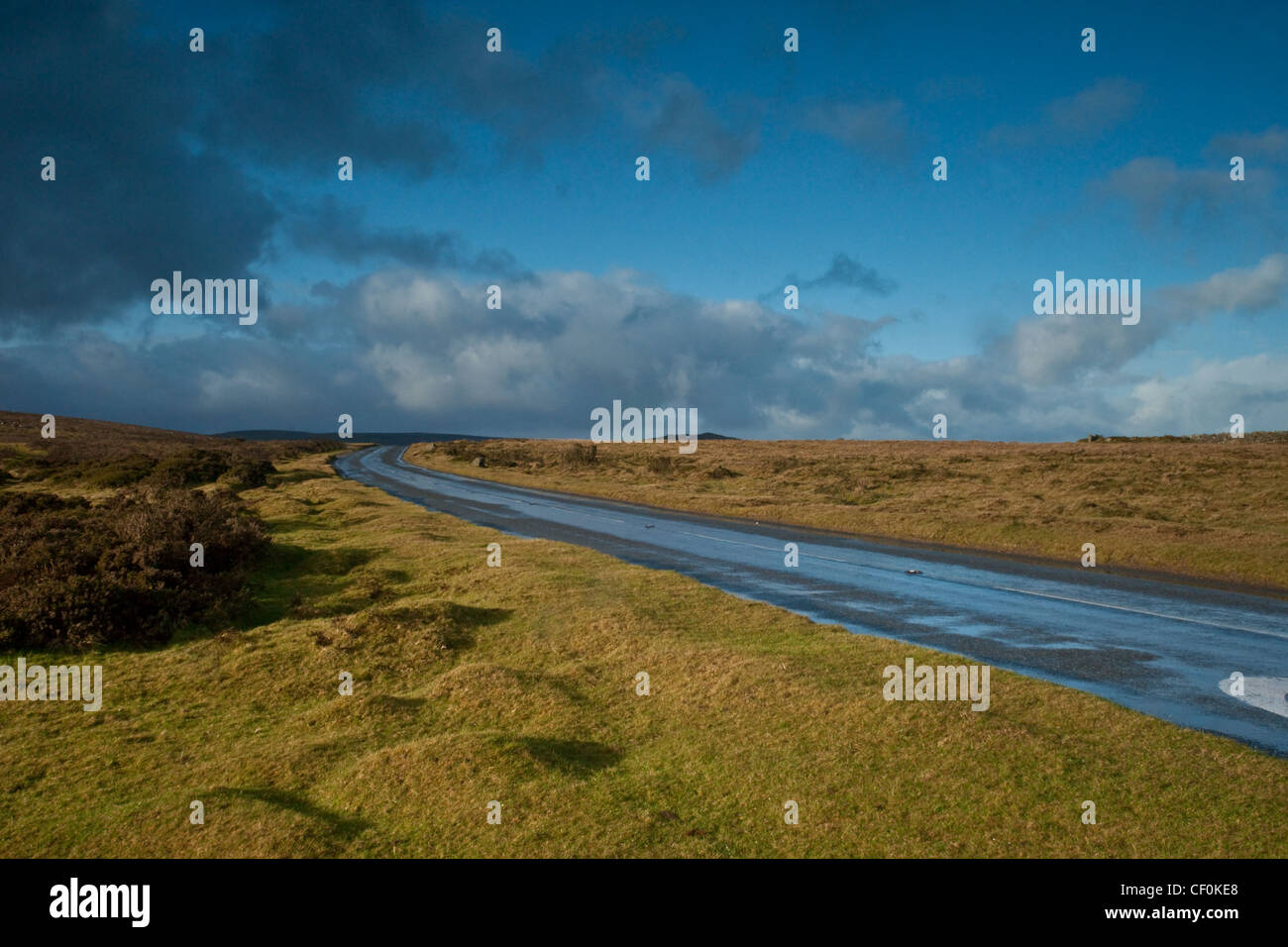 Wide empty road clear hi-res stock photography and images - Alamy
