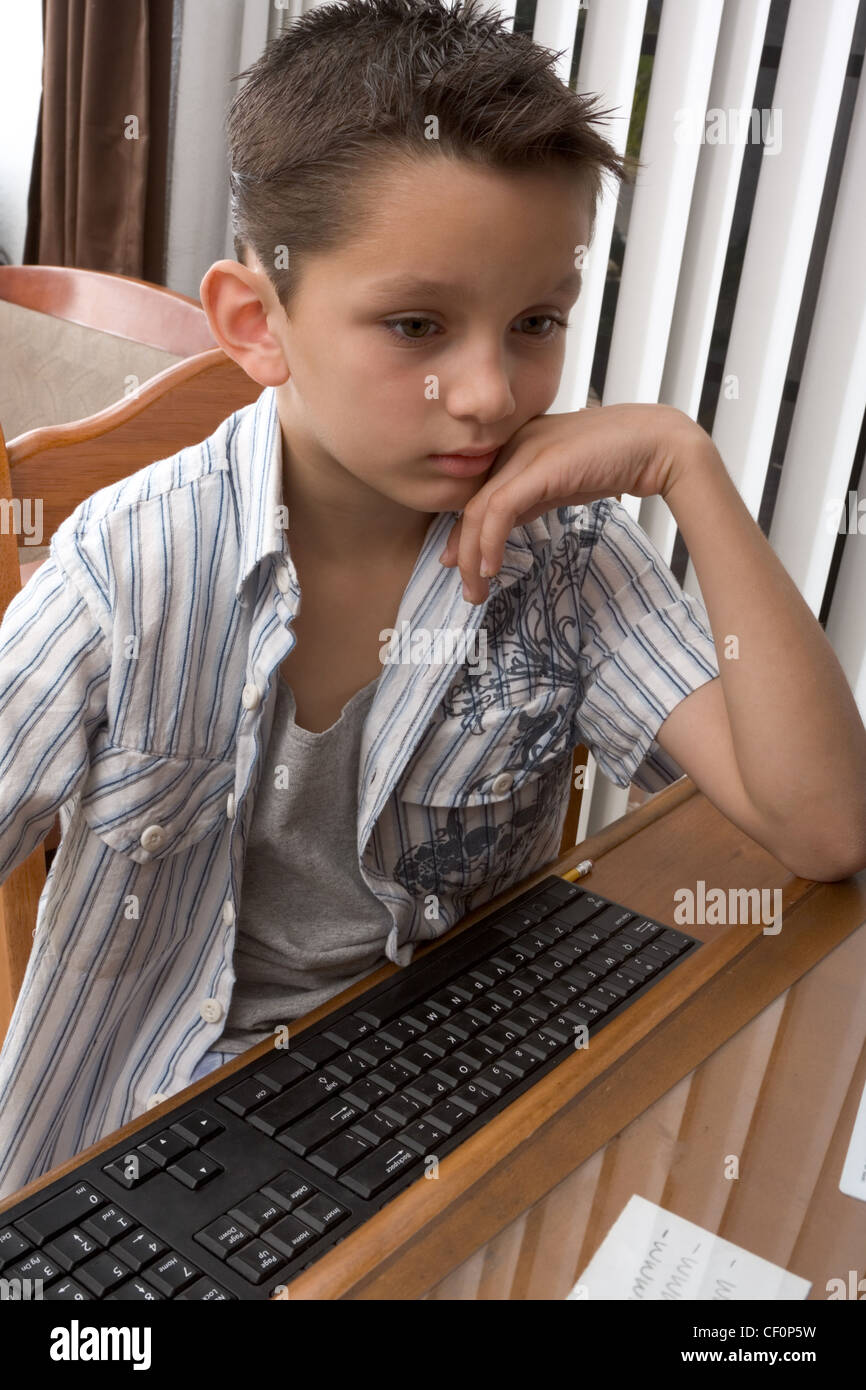 Kids engaged in technology hi-res stock photography and images - Alamy