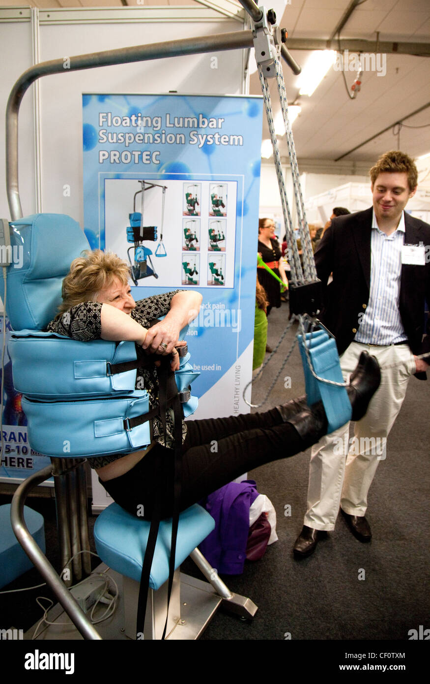 Demonstration of low back pain treatment using the Protec Suspension