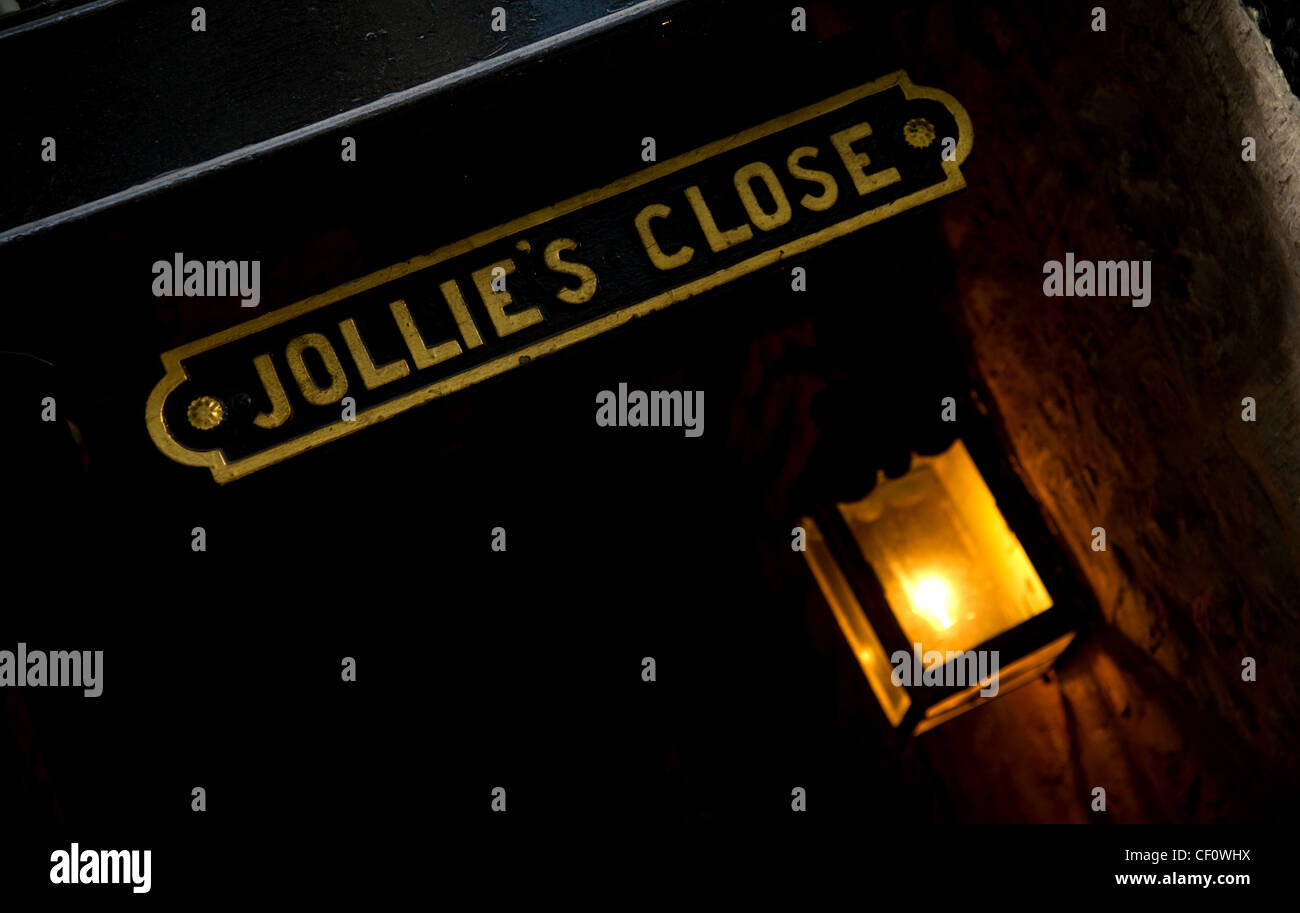 Jollie's Close & old light, Edinburgh, Scotland, UK. Stock Photo