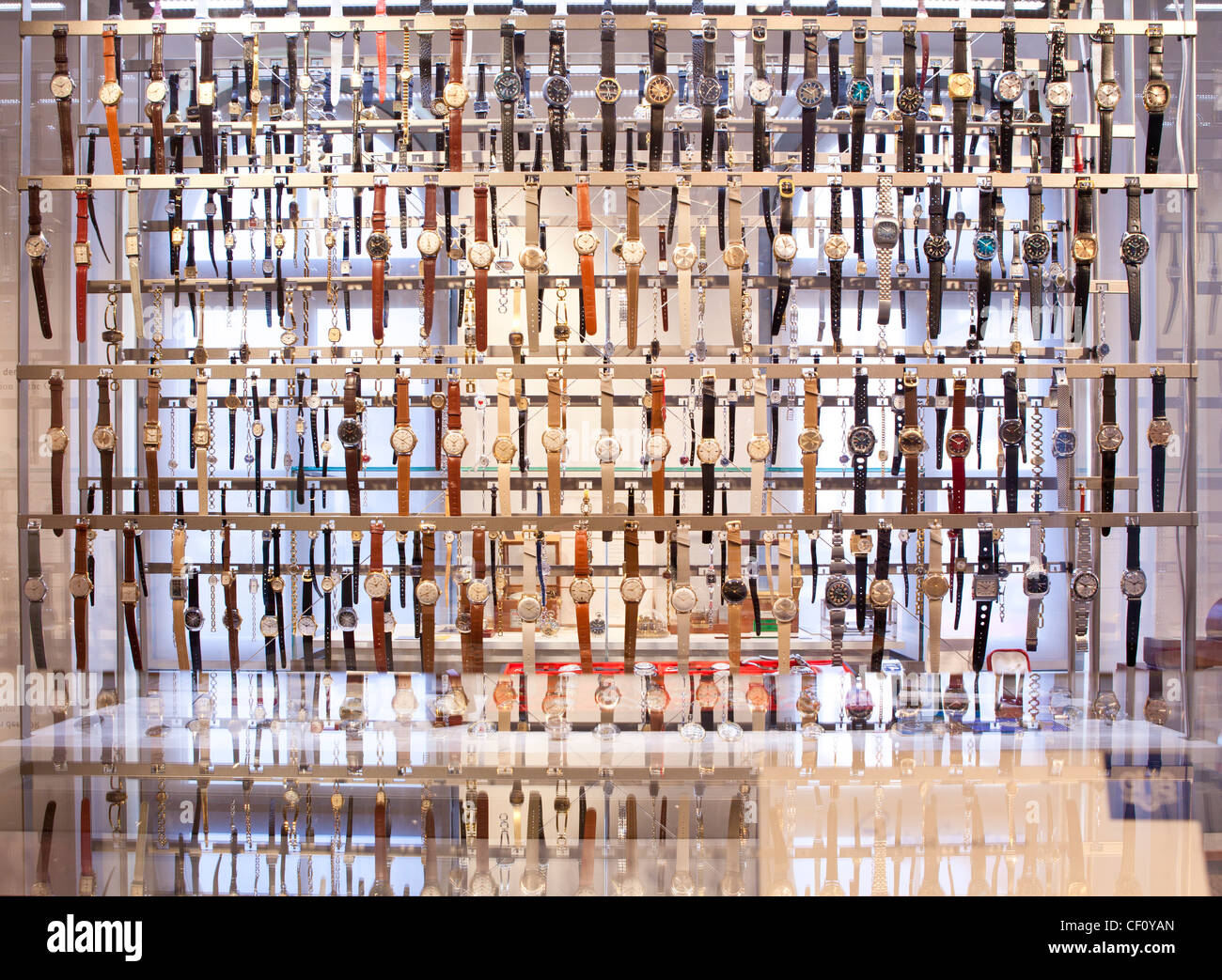 Watch display cabinet hi res stock photography and images Alamy