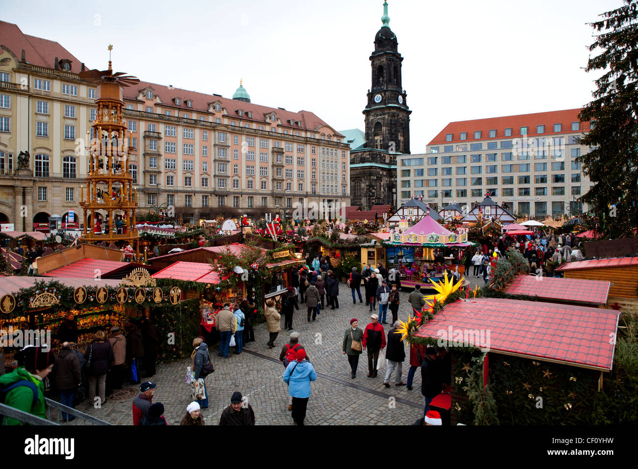 Weihnachtsmarkt In Dresden Striezelmarkt 2025 Enid Odelia