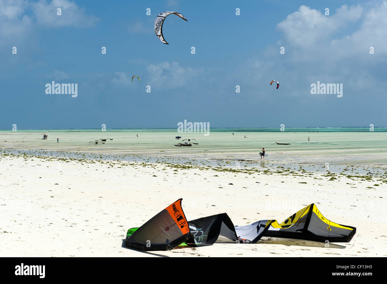 Zanzibar beach kiting hires stock photography and images Alamy