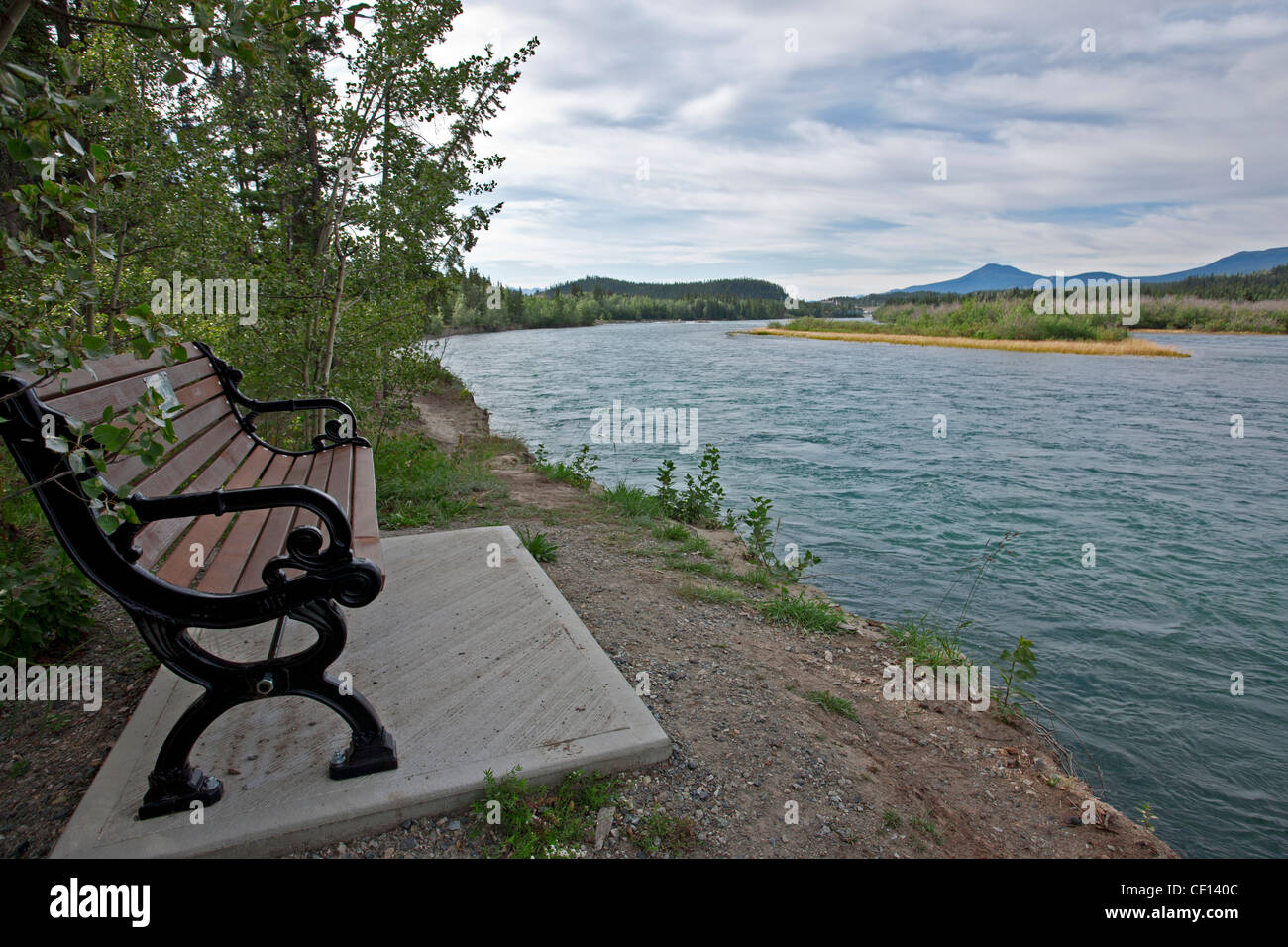 Riverside bench hires stock photography and images Alamy