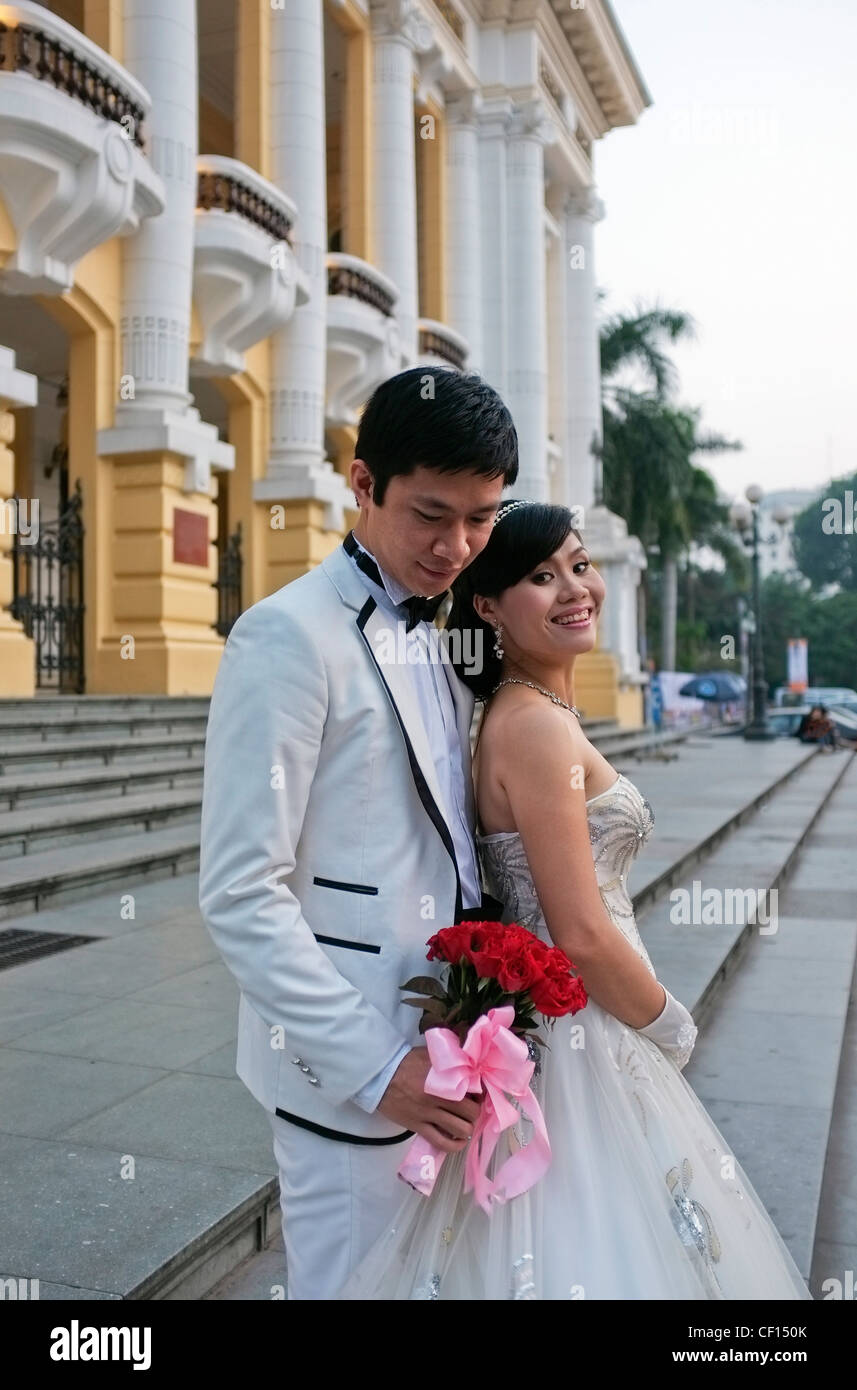 Bride And Groom Vietnamese Wedding Hanoi Vietnam Stock Photo Alamy