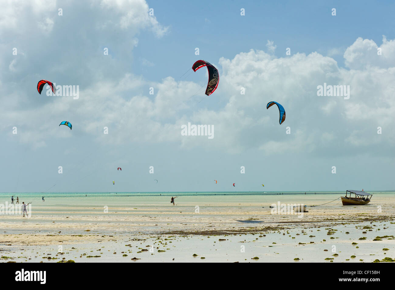 Kite surfers in Paje, Zanzibar, Tanzania Stock Photo