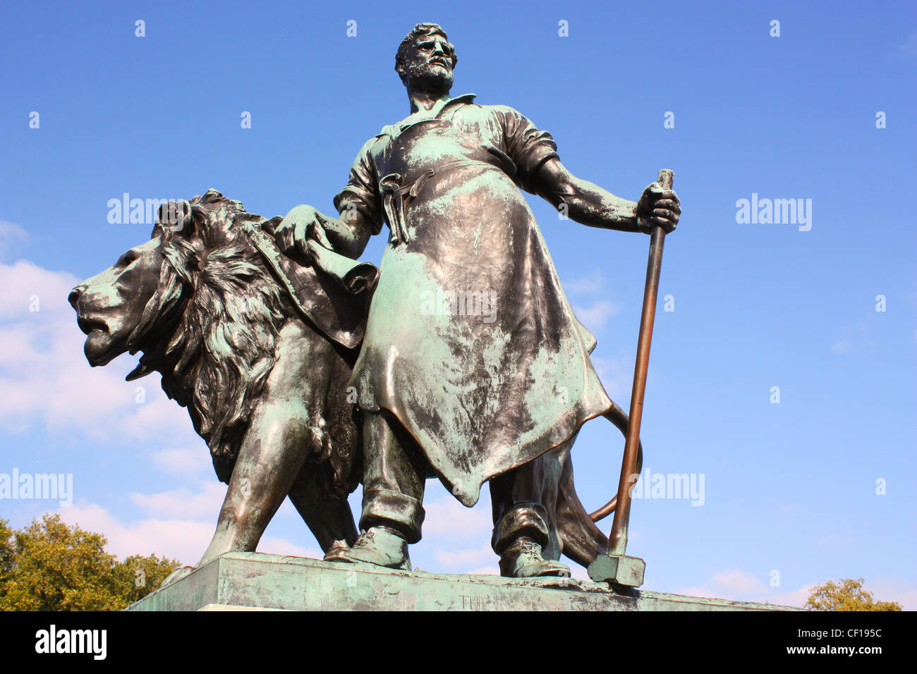 Man lion statue in front hi-res stock photography and images - Alamy
