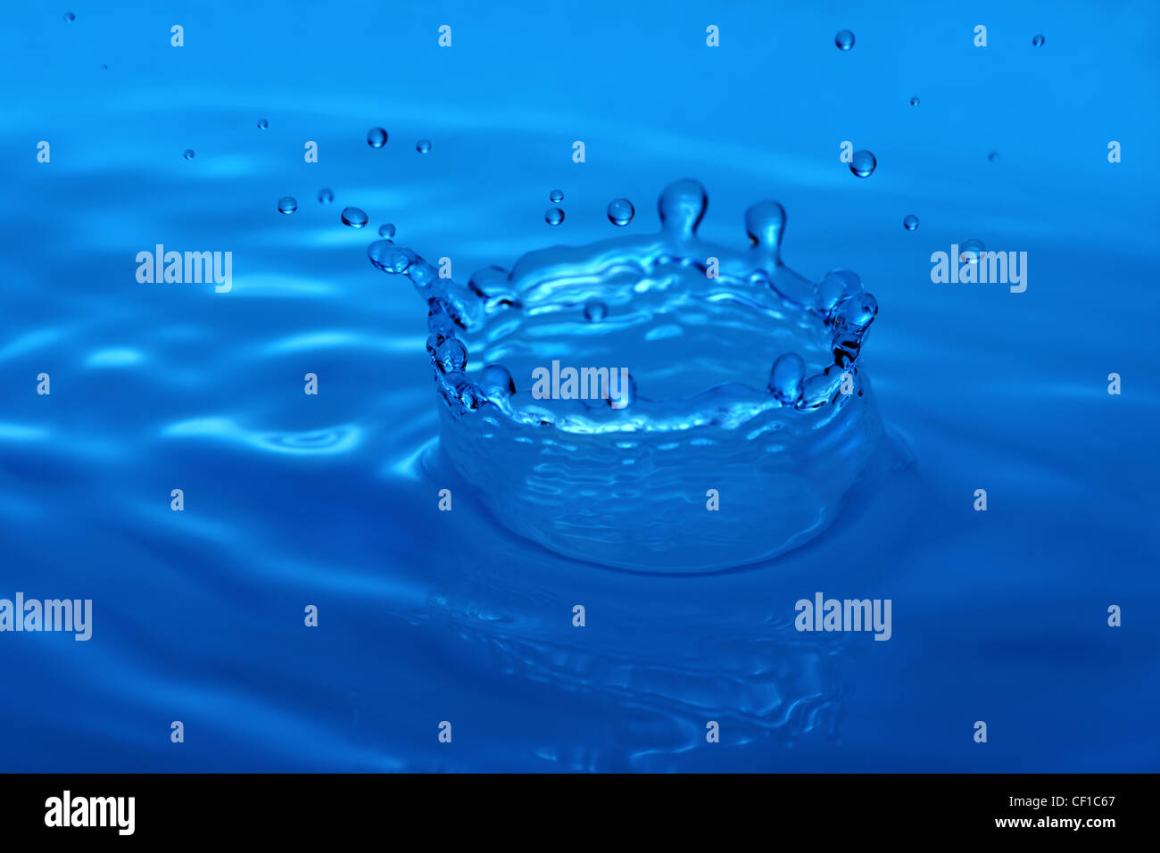 Water surface falling drops hi-res stock photography and images - Alamy