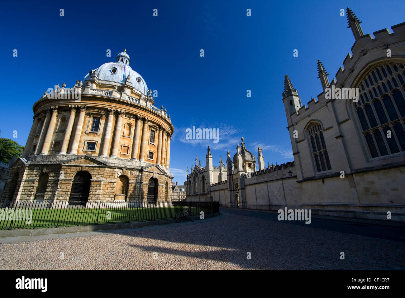 Radcliffe Square in Oxford on a Summer morning Stock Photo - Alamy