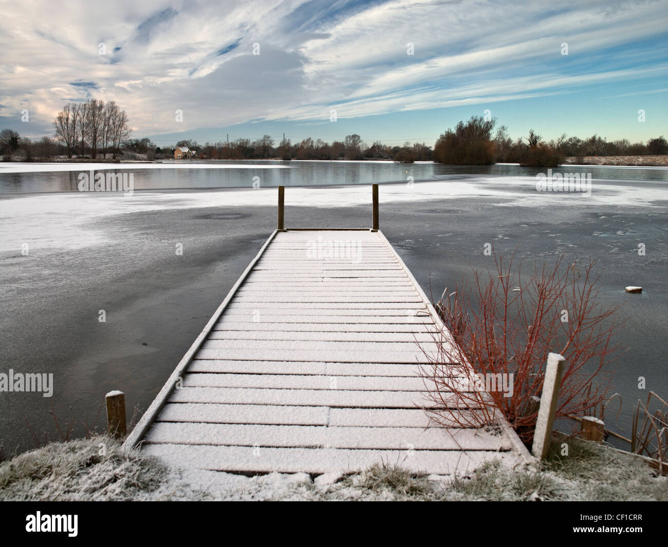 Snow on a jetty on Mallard Lake, one of three lakes in the Lower Moor Farm Nature Reserve, designated a Site of Special Scientif Stock Photo