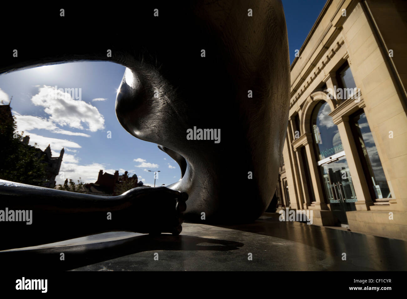A sculpture by Henry Moore, Reclining Woman: Elbow 1981, on display outside Leeds City Art Gallery. Stock Photo