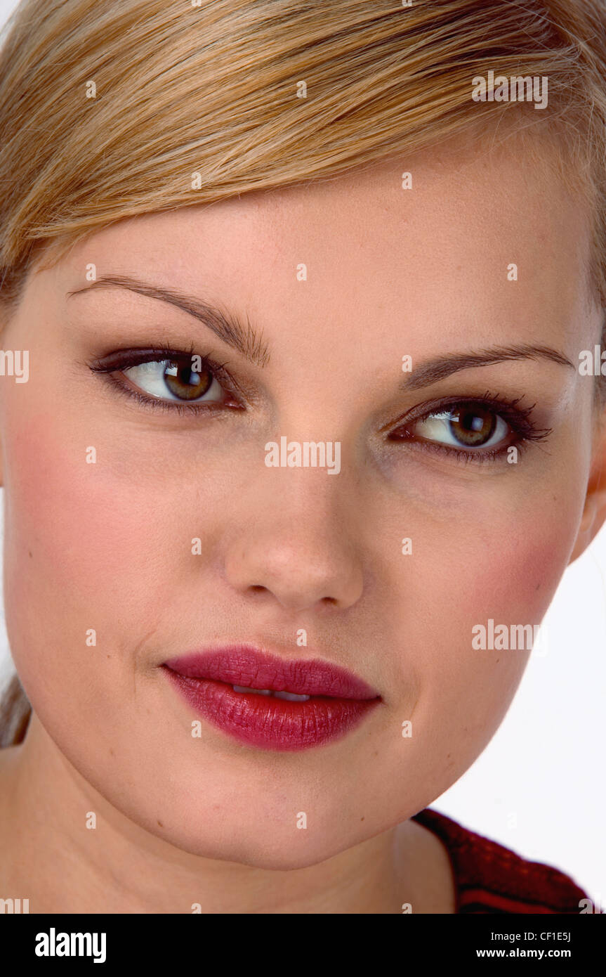 Female with blonde hair, brown eyeshadow and eyeliner, black mascara and red  lipstick Stock Photo - Alamy