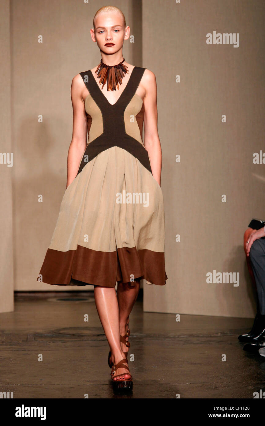 Donna Karan New York Ready to Wear Spring Summer Fashion designer Donna  Karan Stock Photo - Alamy