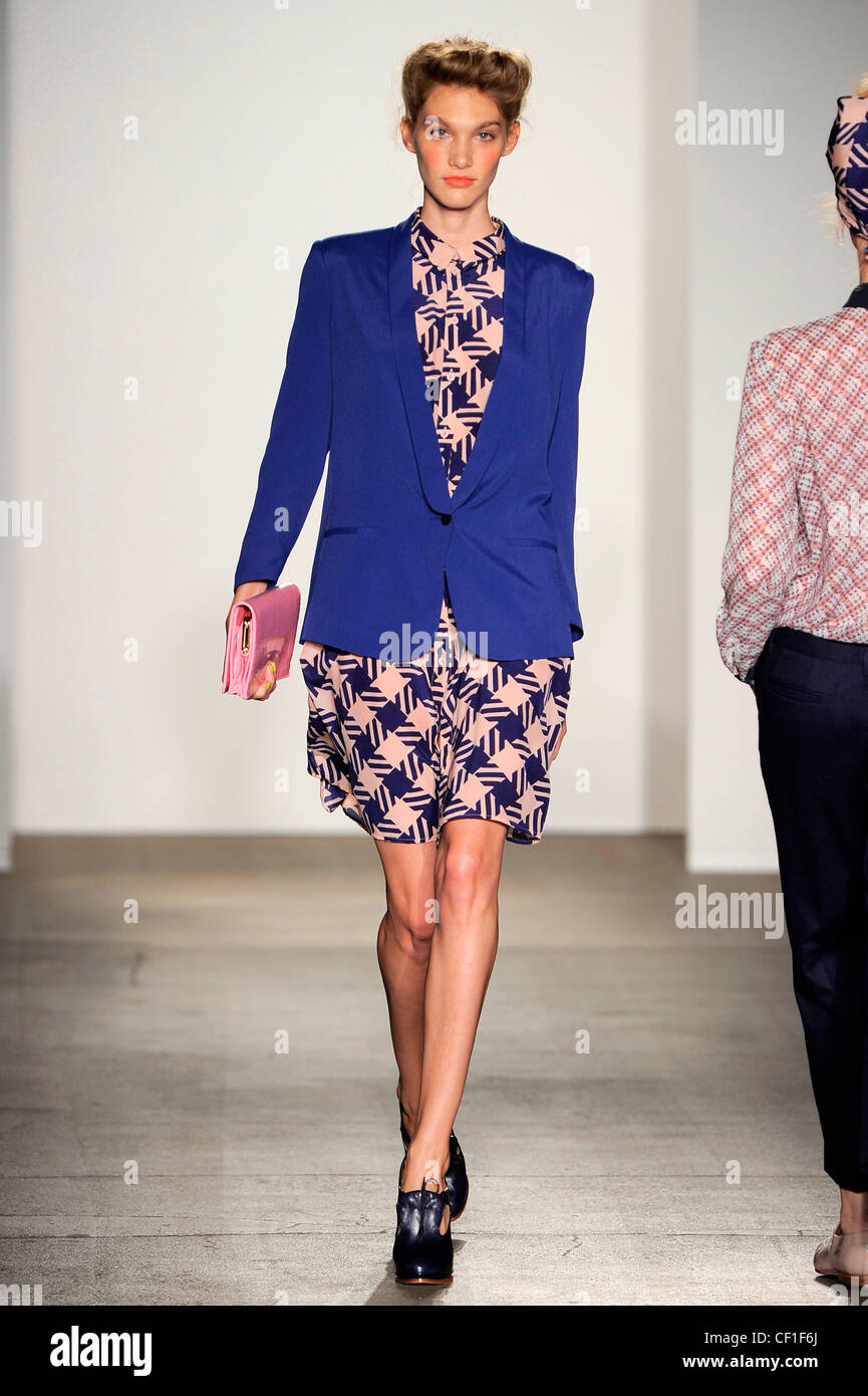 Karen walker new york ready hi-res stock photography and images - Alamy