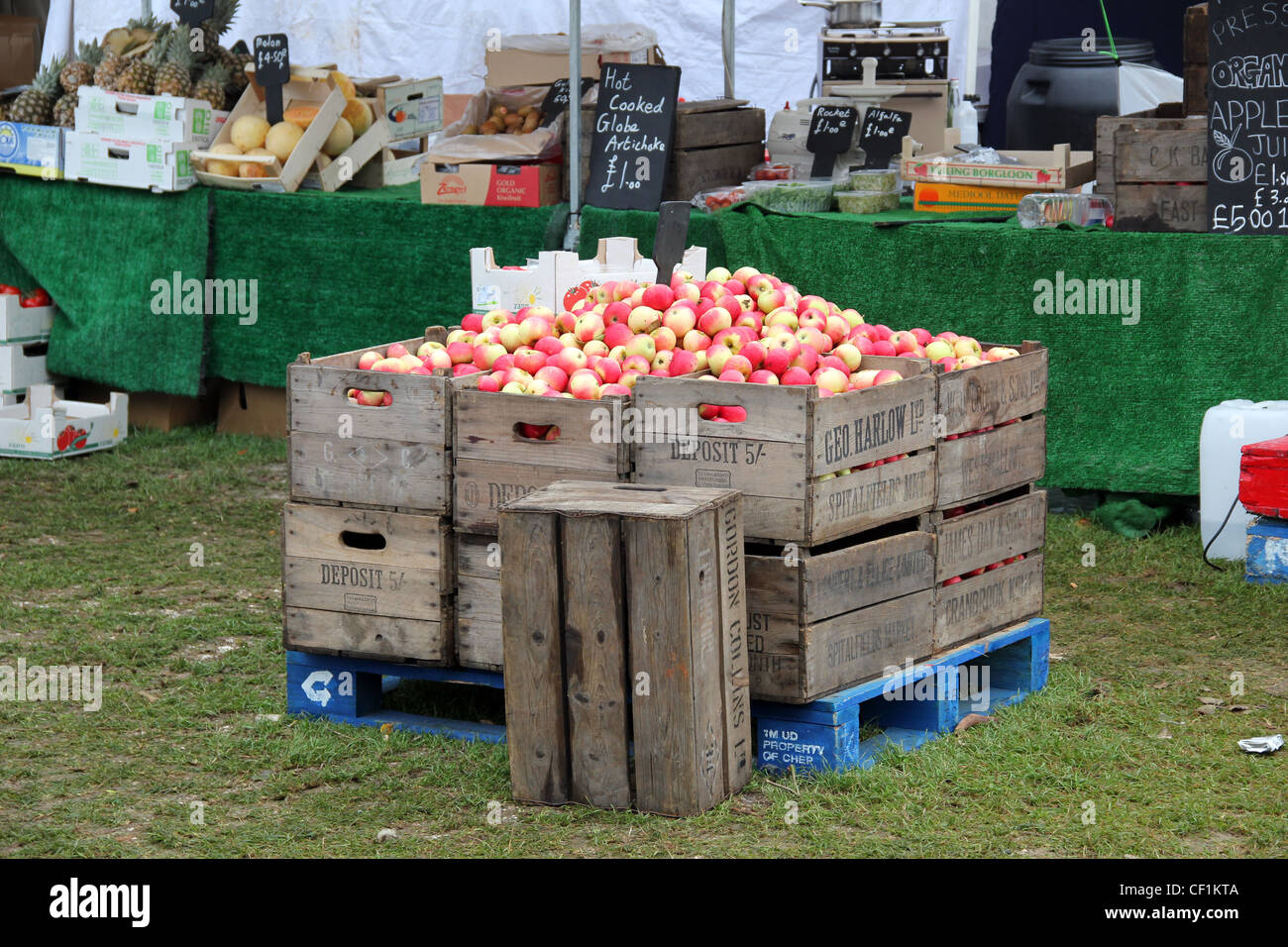 Crates of apples for sale in a market Stock Photo Alamy