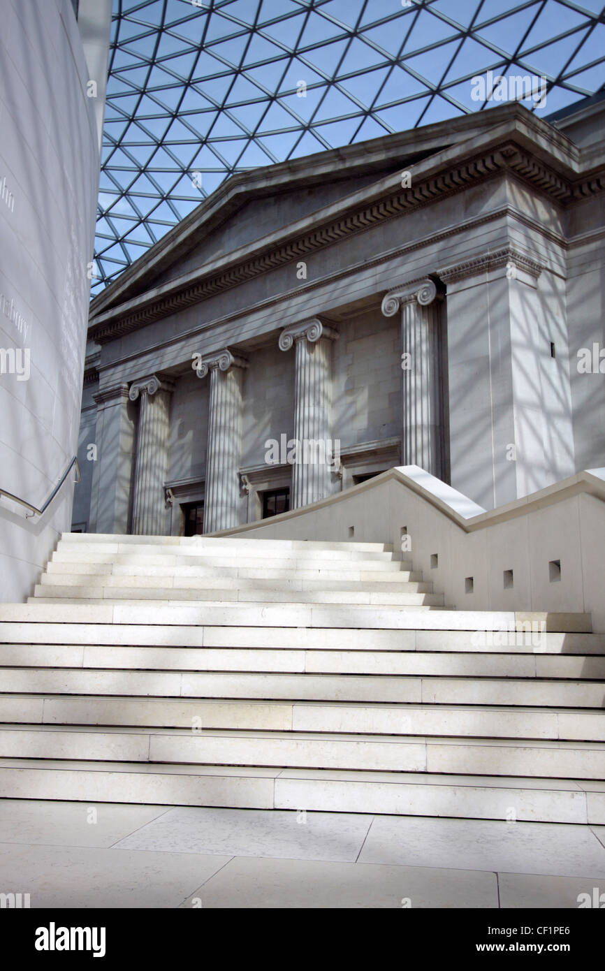 Steps leading up the entrance to the original British Museum Reading Room in the Queen Elizabeth II Great Court Stock Photo