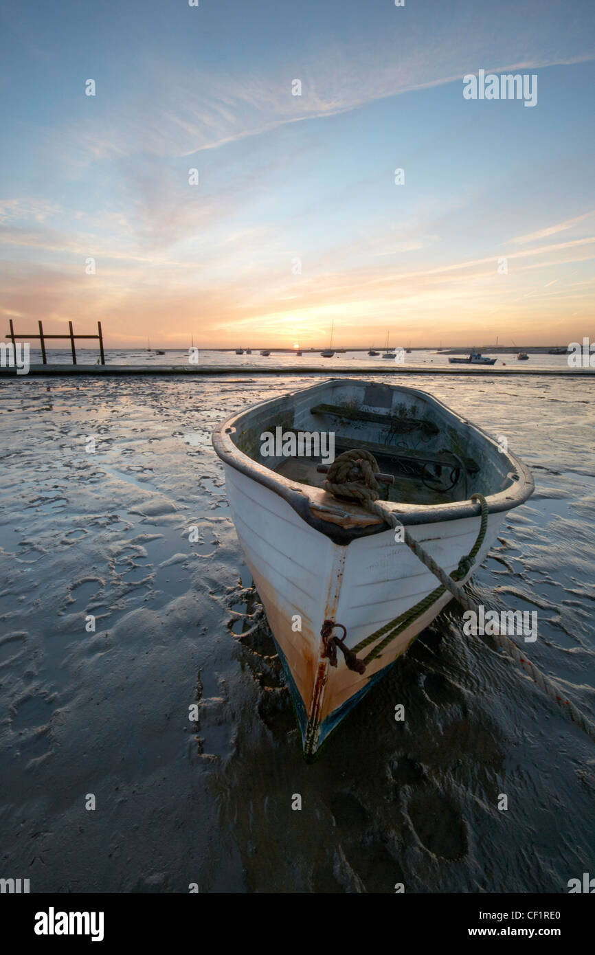 A rowing boat moored on the mudflats in the Thames Estuary at Leigh-on-sea in Essex. Stock Photo