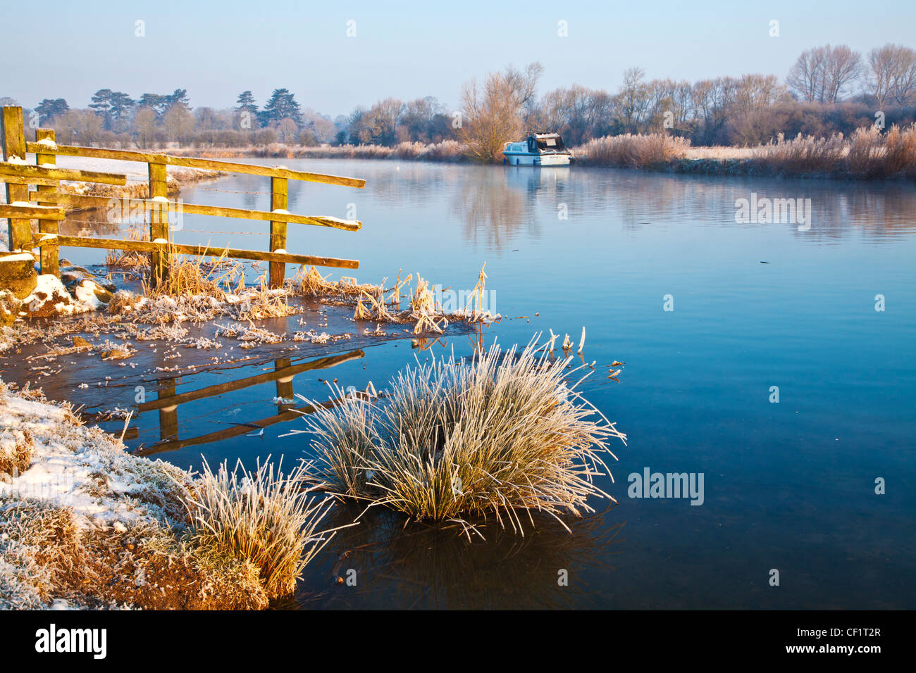 A frosty Cotswold winter morning on the River Thames at Lechlade, Gloucestershire, England, UK Stock Photo