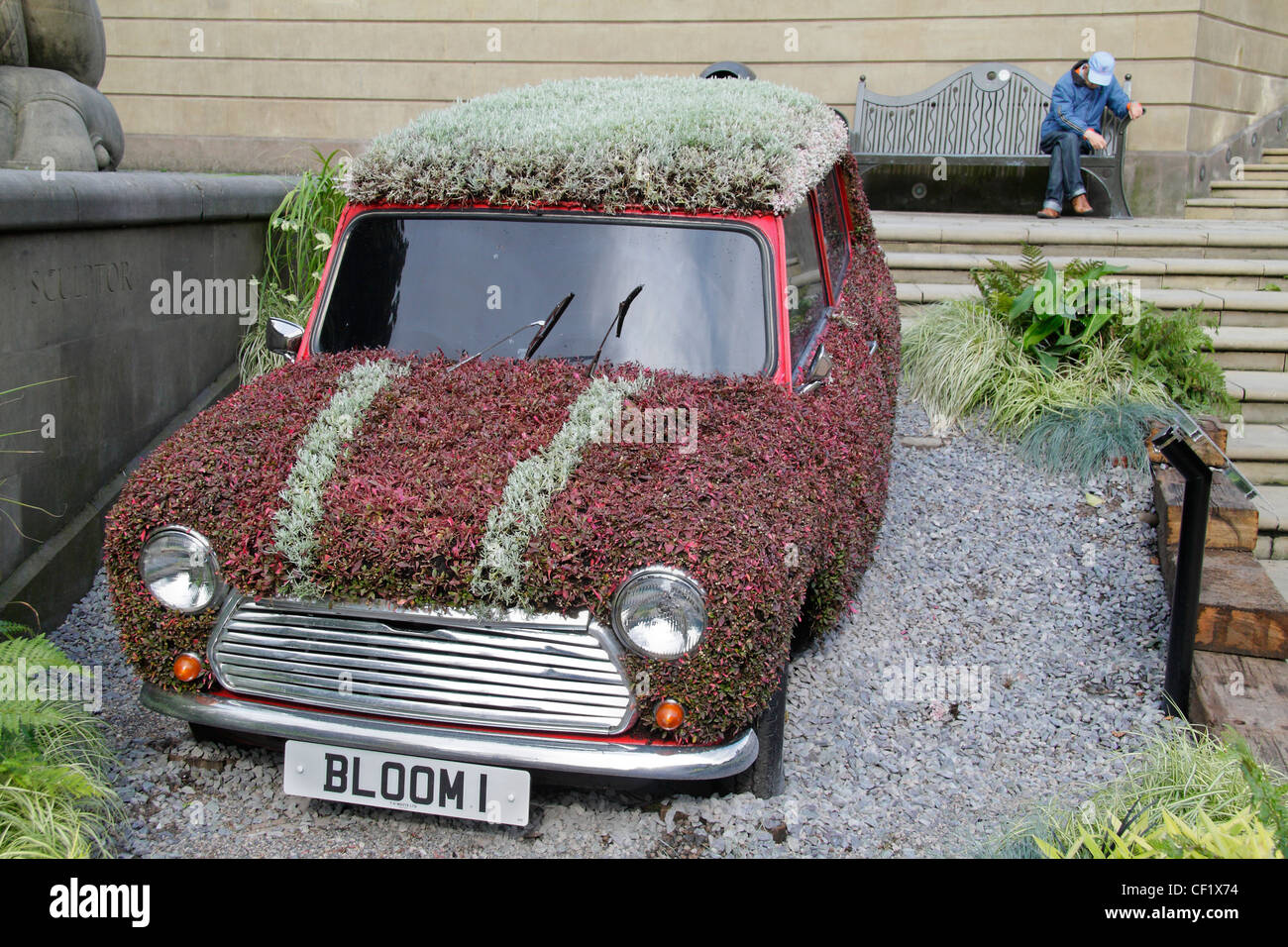 A classic mini adorned with flowers in Victoria Square, Birmingham Stock Photo