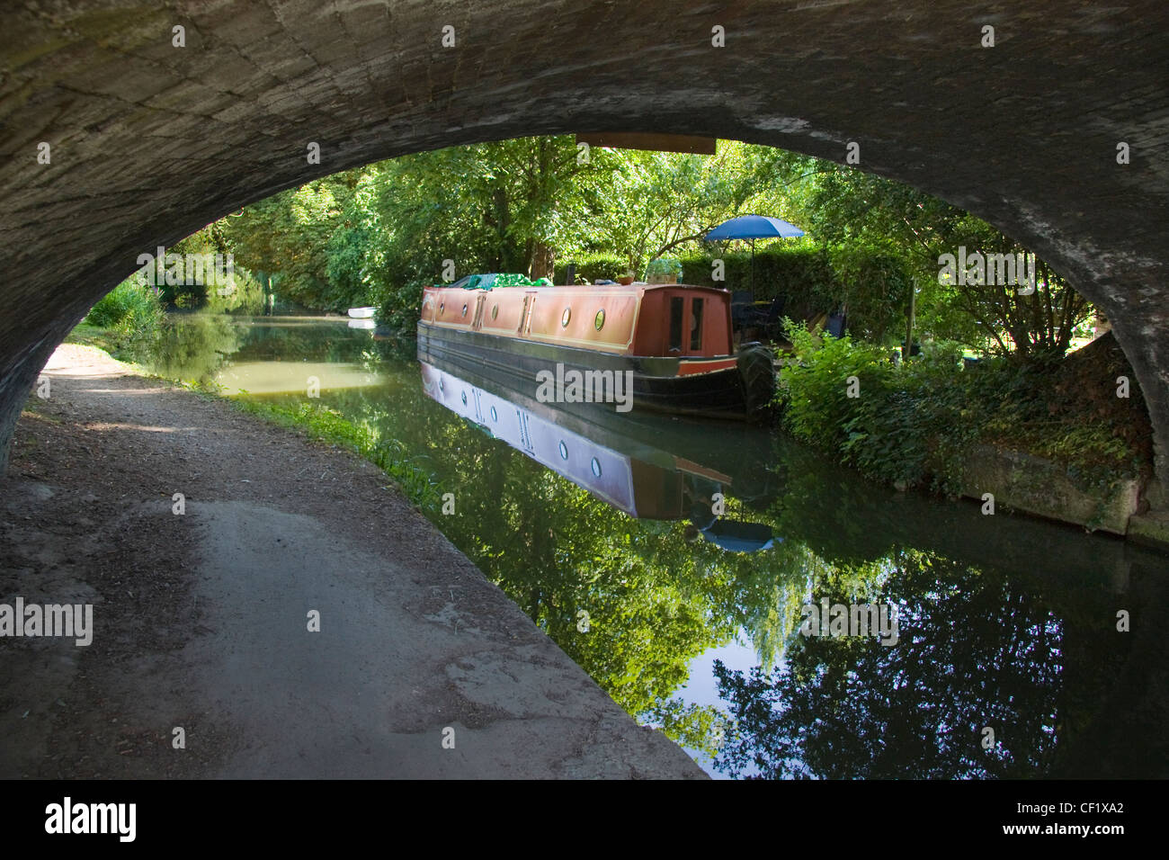 A tow path underneath a bridge over the Oxford Canal. Stock Photo