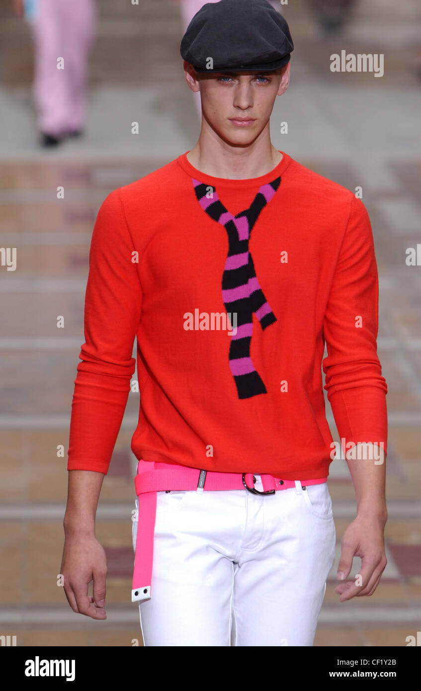 European man wearing red beret hi-res stock photography and images - Alamy