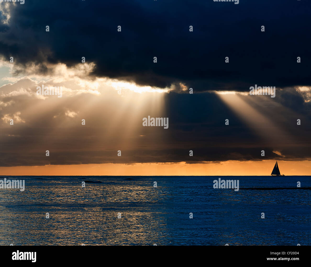 Sailboats sunset waikiki oahu hi-res stock photography and images - Alamy