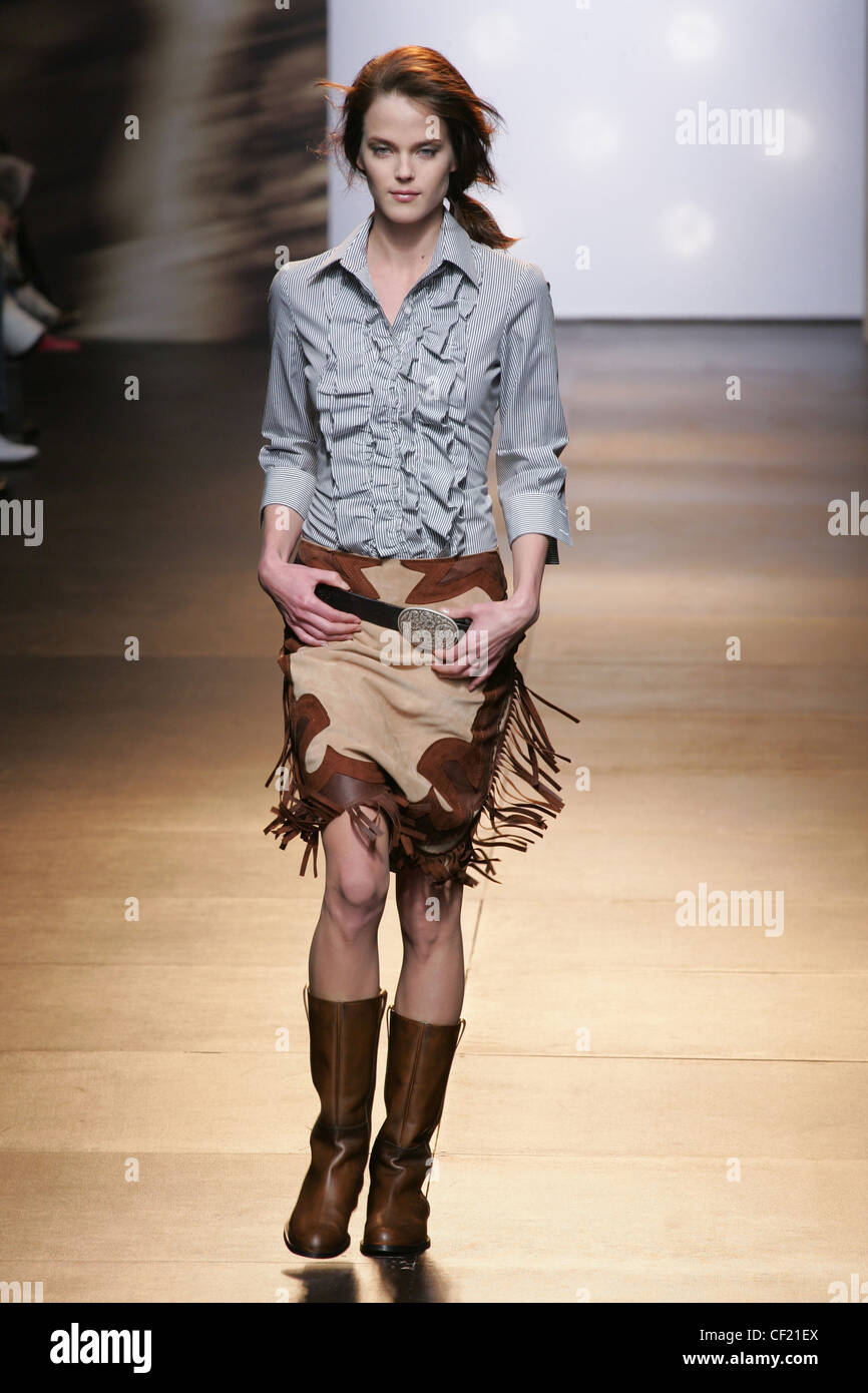 Philosophy Milan Ready to Wear Autumn Winter Cowgirl Western look Stock Photo