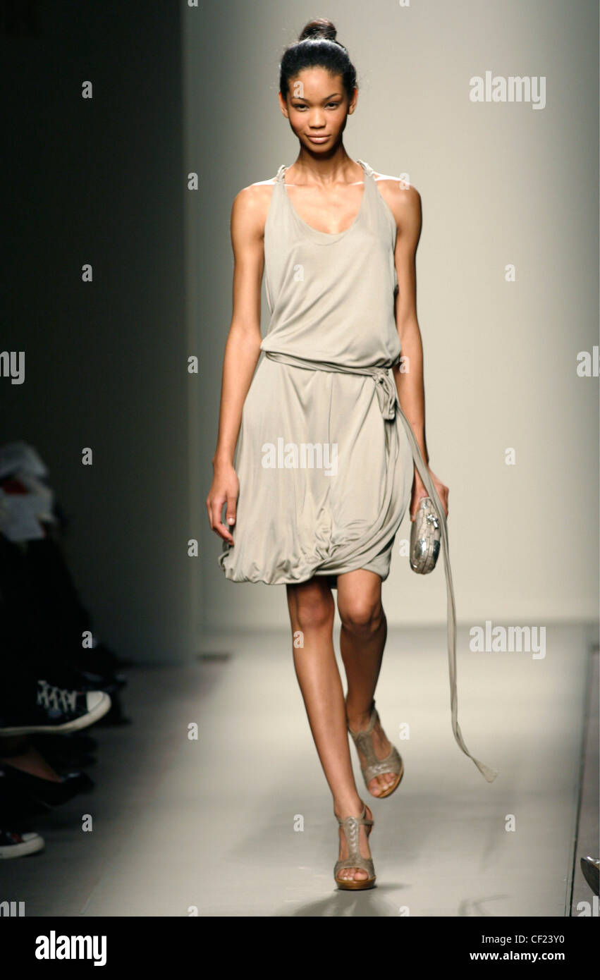 Bottega Veneta Milan Ready to Wear Spring Summer Model Chanel Iman wearing short sleeveless taupe jersey dress tie belt, worn Stock Photo - Alamy Bottega Veneta Milan Ready to Wear Spring Summer Model Chanel Iman wearing short sleeveless taupe jersey dress tie belt, worn Stock Photo - Alamy