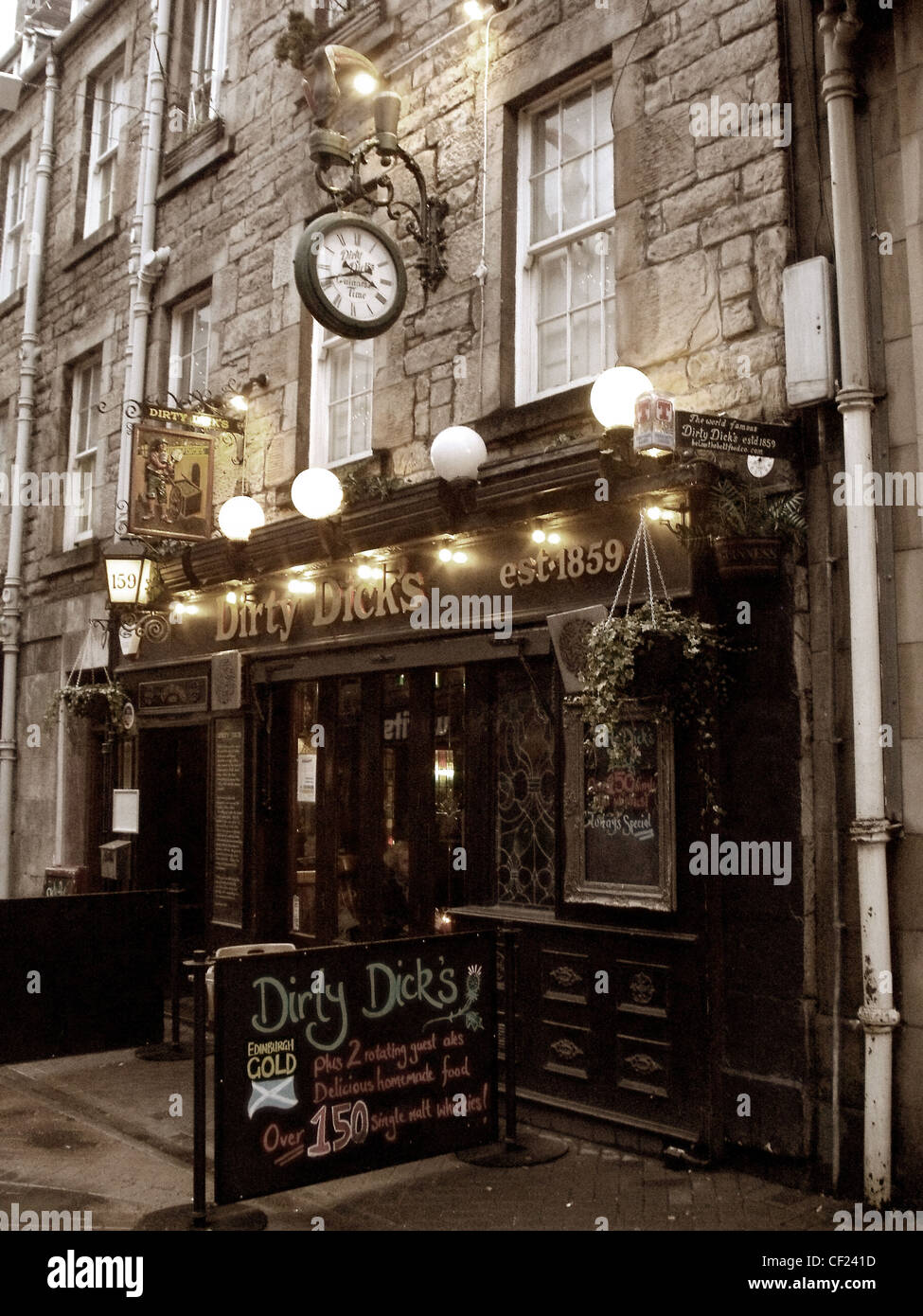 Dirty Dicks pub, Rose Street, Edinburgh new town, city centre,  Scotland in the Evening Stock Photo