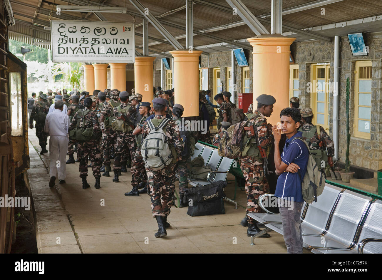 soldiers in a crowded train station near Kandy, Sri Lanka Stock Photo