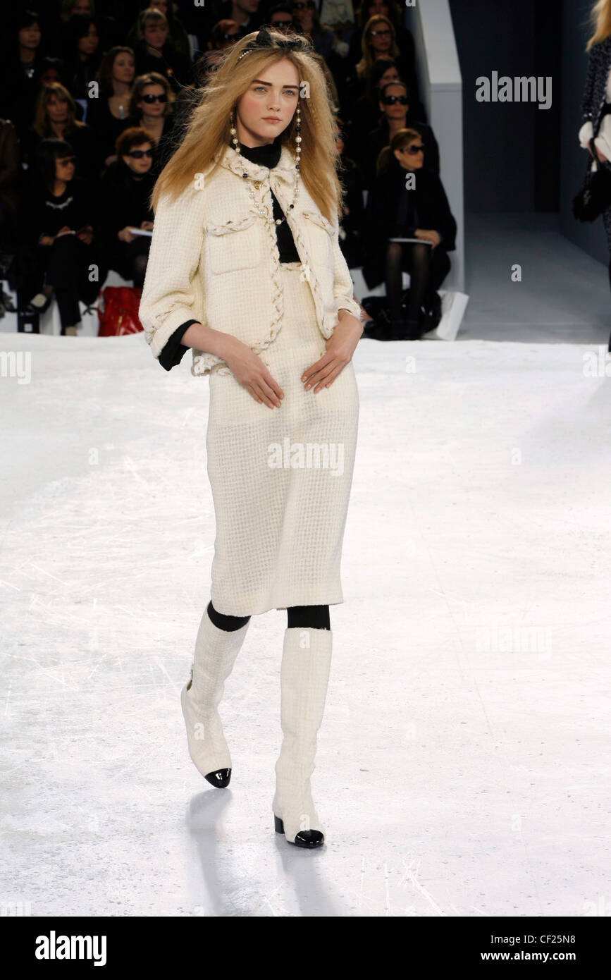 Chanel Paris Ready to Wear Autumn Winter Model Vlada Roslyakova