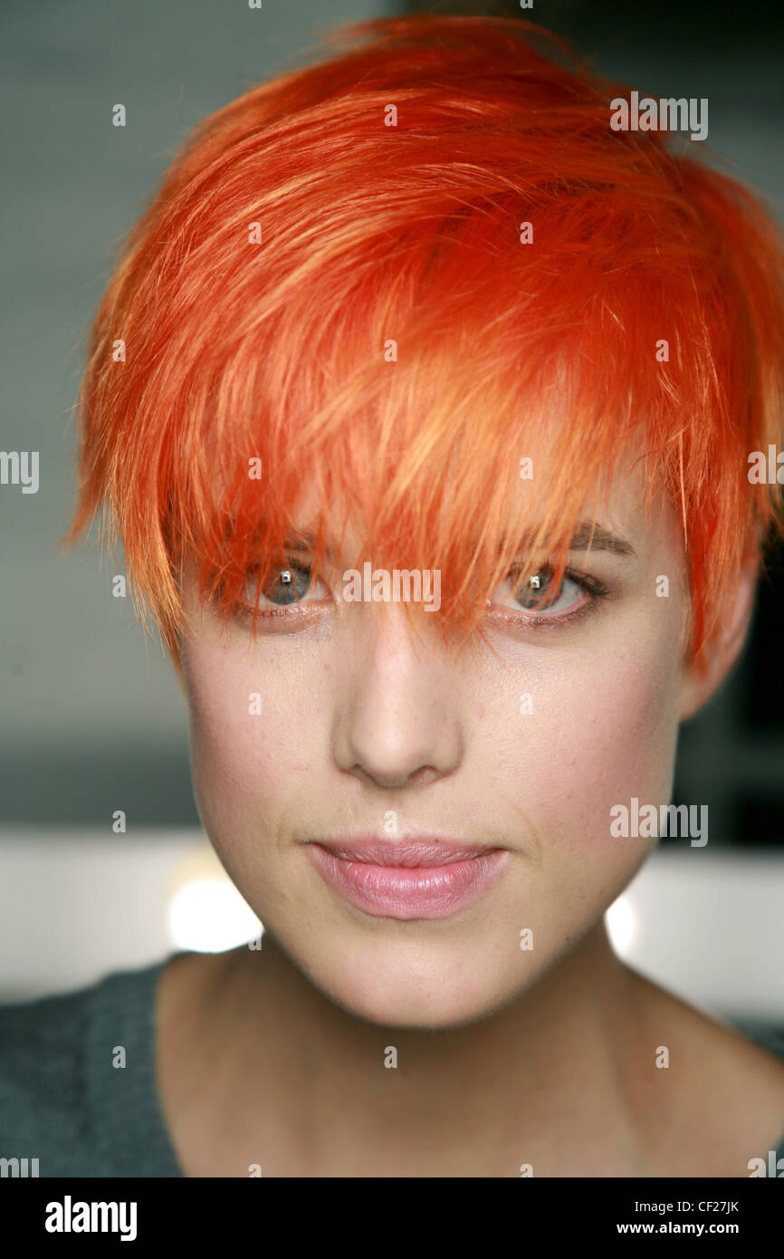 Giles Deacon London Ready To Wear Spring Summer Model Agyness Deyn
