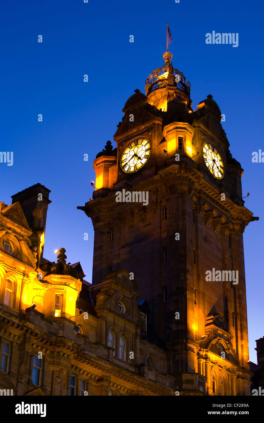 Often referred to as the most photographed clock tower in Scotland, the Balmoral Hotel is an impressive feature of the Edinburgh Stock Photo